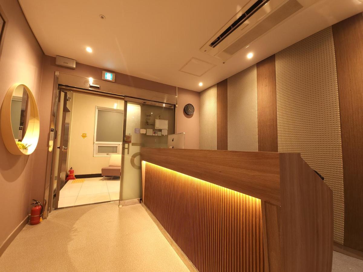 Oyo Hostel Myeongdong 2 Seoul Bagian luar foto