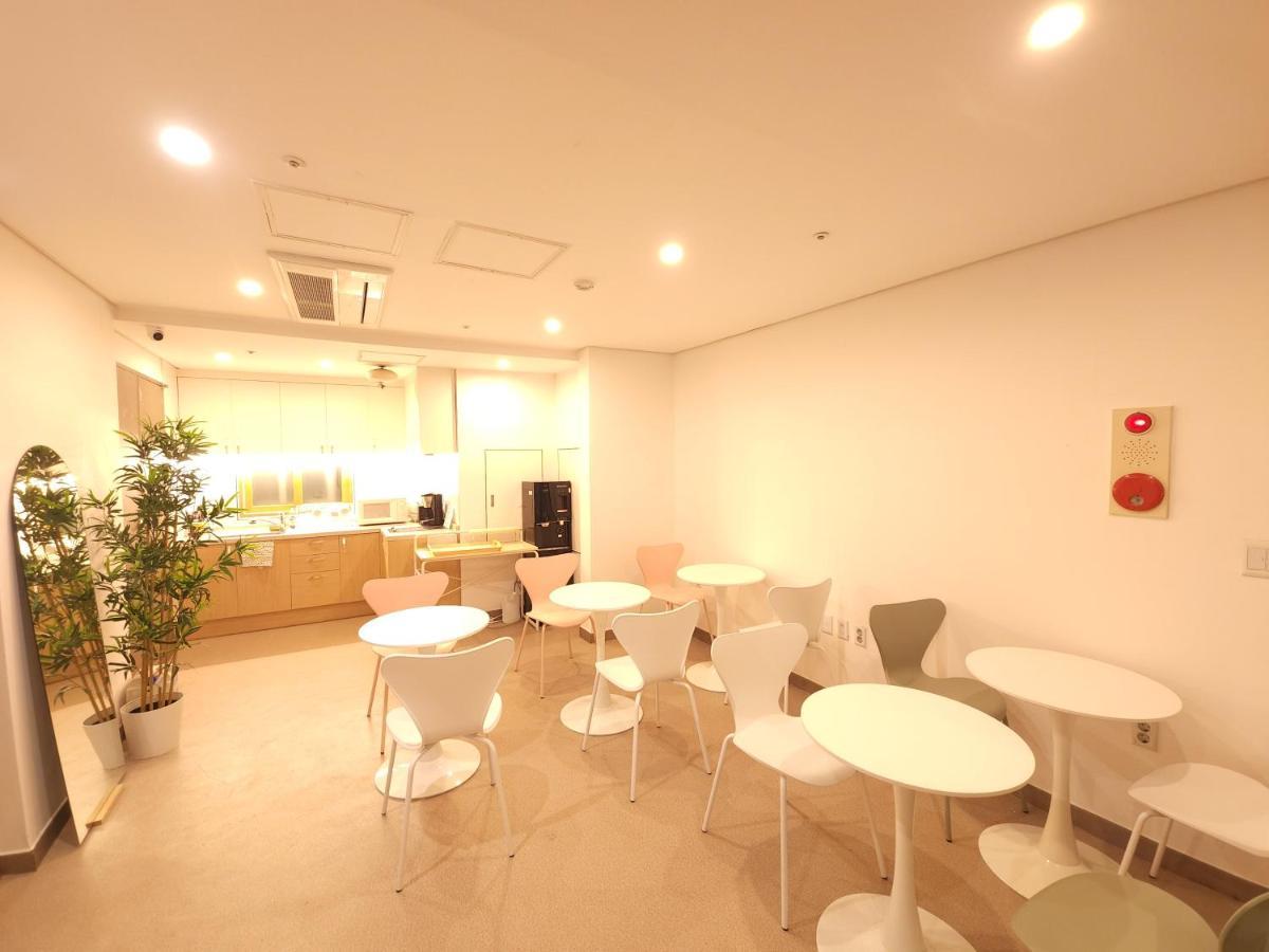 Oyo Hostel Myeongdong 2 Seoul Bagian luar foto