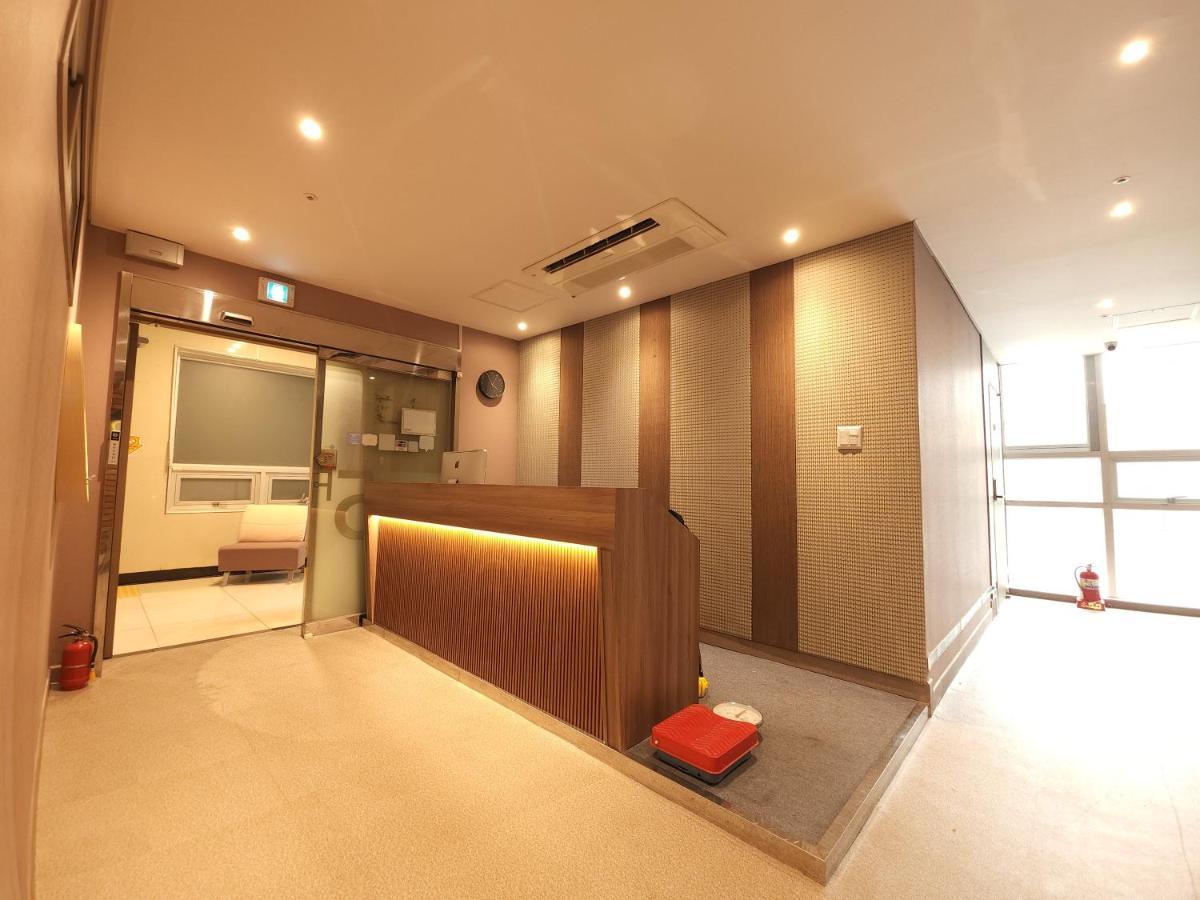 Oyo Hostel Myeongdong 2 Seoul Bagian luar foto