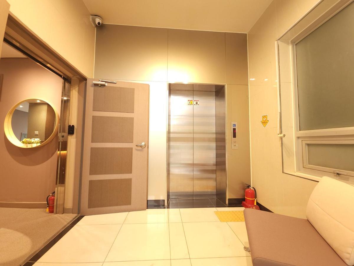 Oyo Hostel Myeongdong 2 Seoul Bagian luar foto