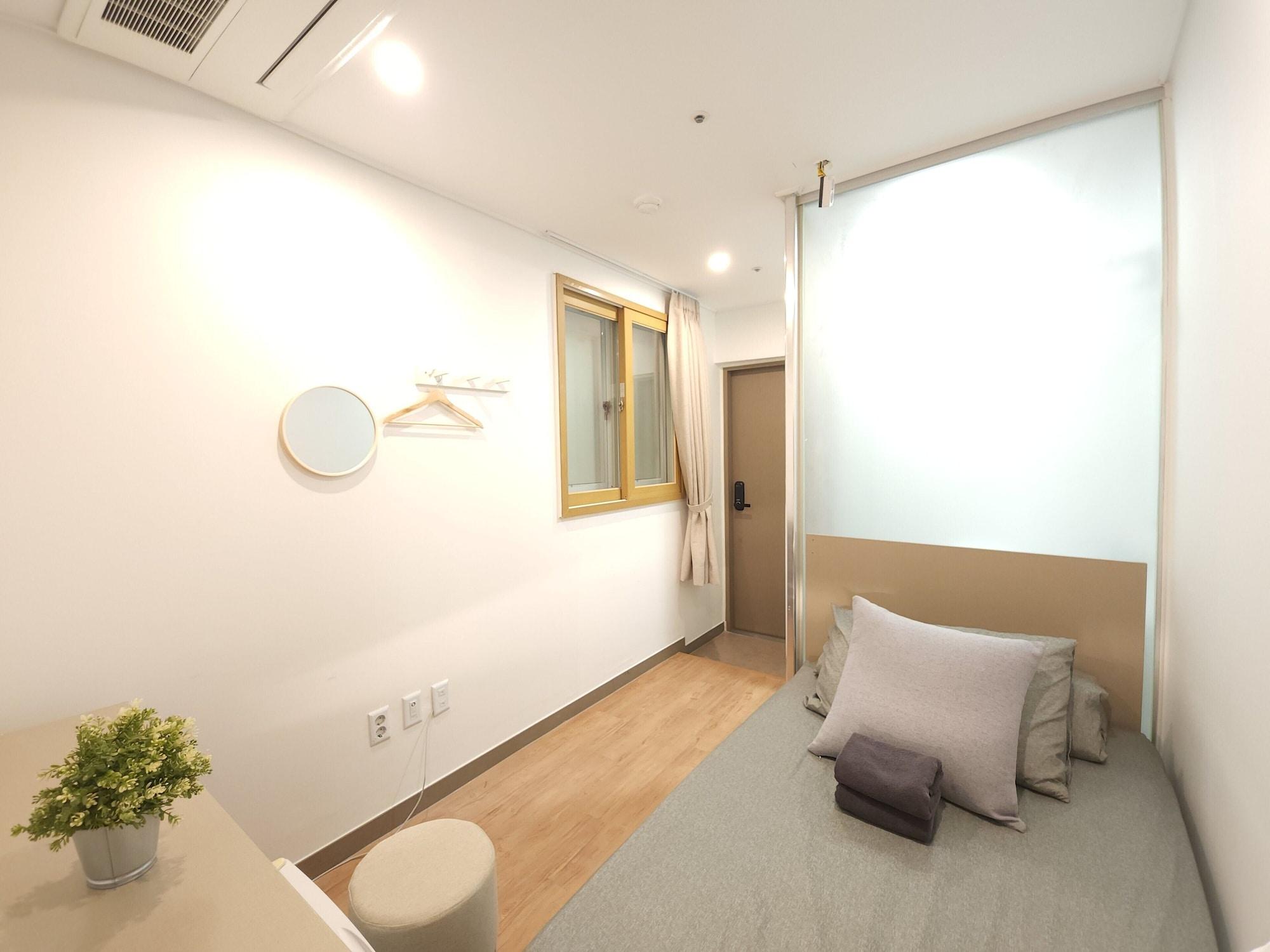 Oyo Hostel Myeongdong 2 Seoul Bagian luar foto