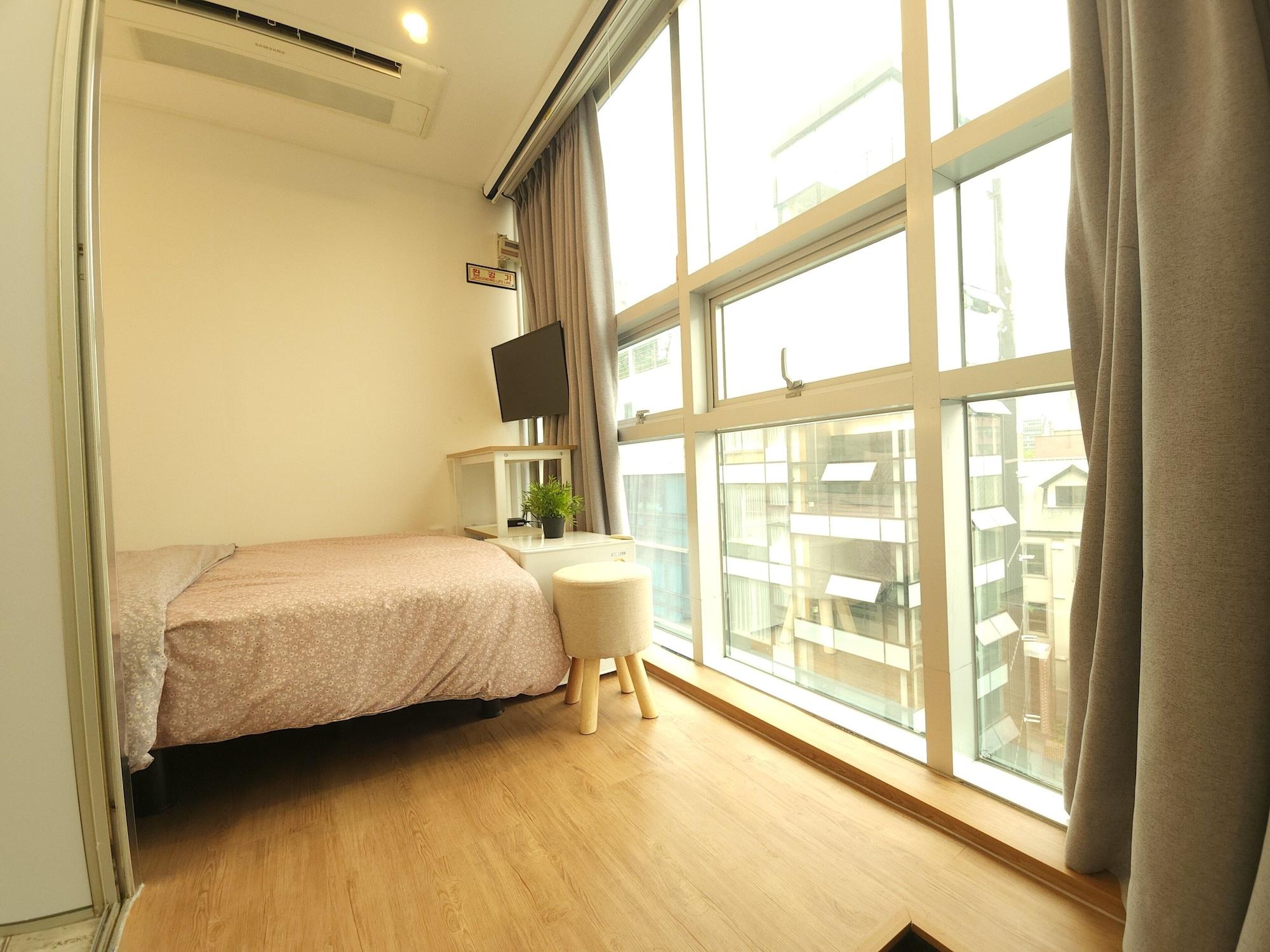 Oyo Hostel Myeongdong 2 Seoul Bagian luar foto