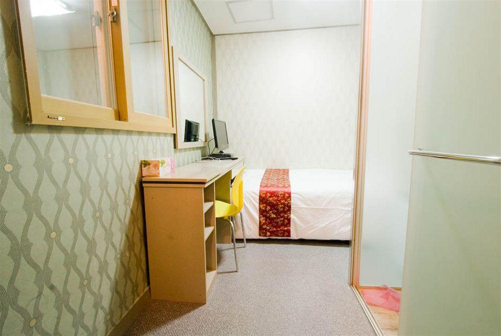 Oyo Hostel Myeongdong 2 Seoul Bagian luar foto