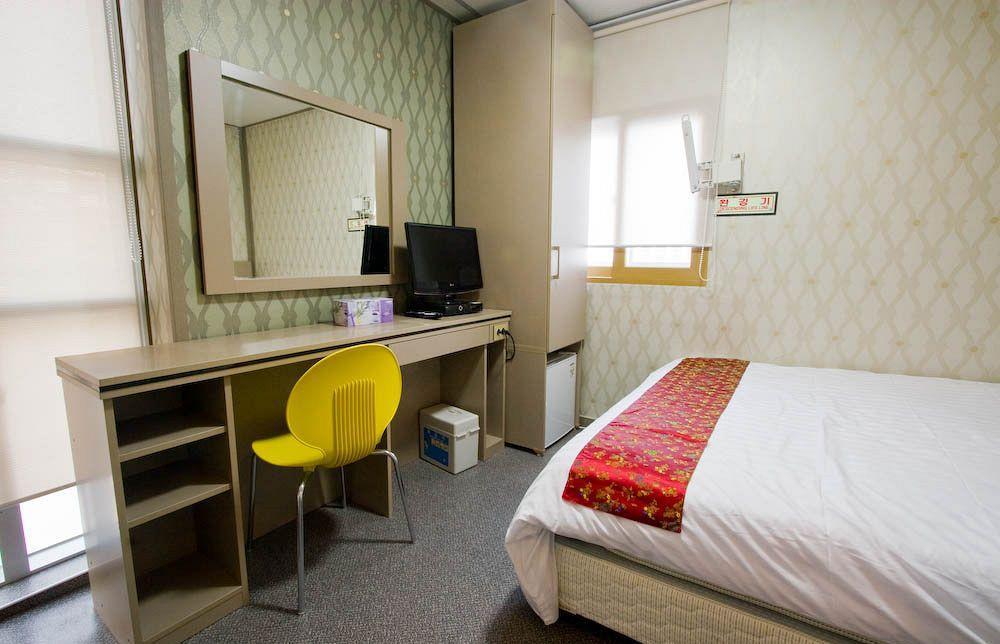 Oyo Hostel Myeongdong 2 Seoul Bagian luar foto