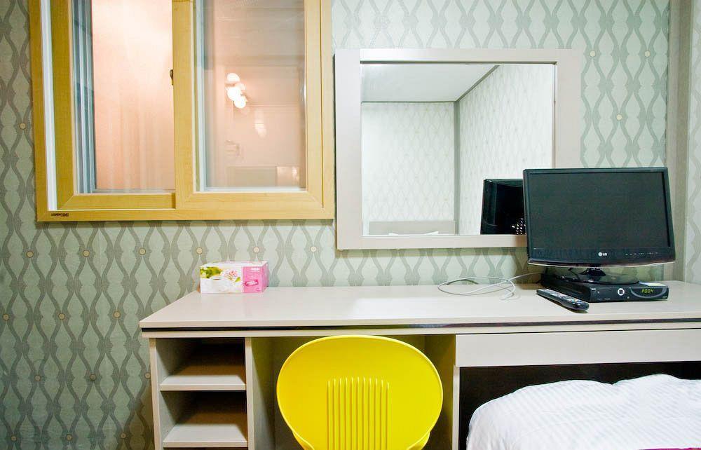 Oyo Hostel Myeongdong 2 Seoul Bagian luar foto