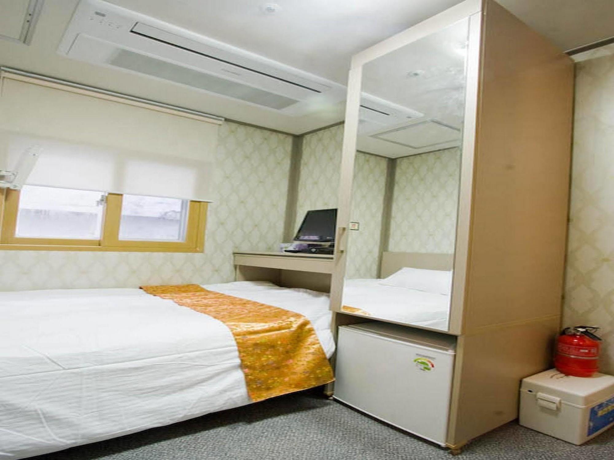 Oyo Hostel Myeongdong 2 Seoul Bagian luar foto